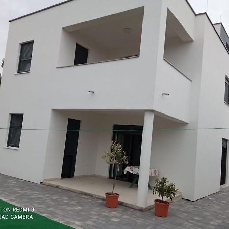 Apartman Franc S Vir Luaran gambar
