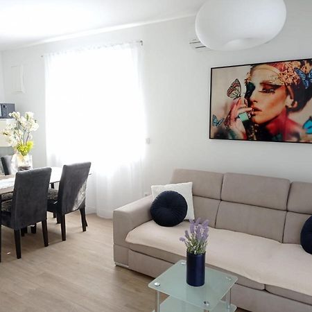 Apartman Franc S Vir Luaran gambar