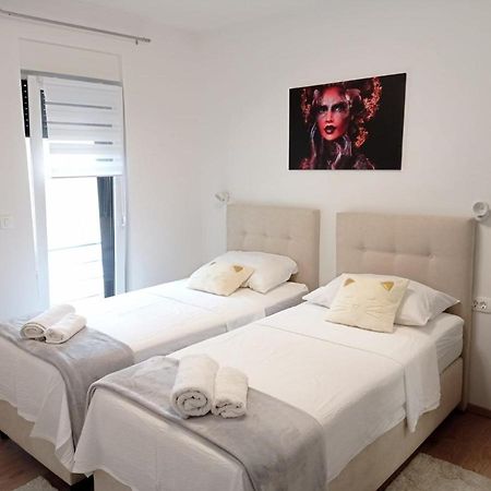 Apartman Franc S Vir Luaran gambar