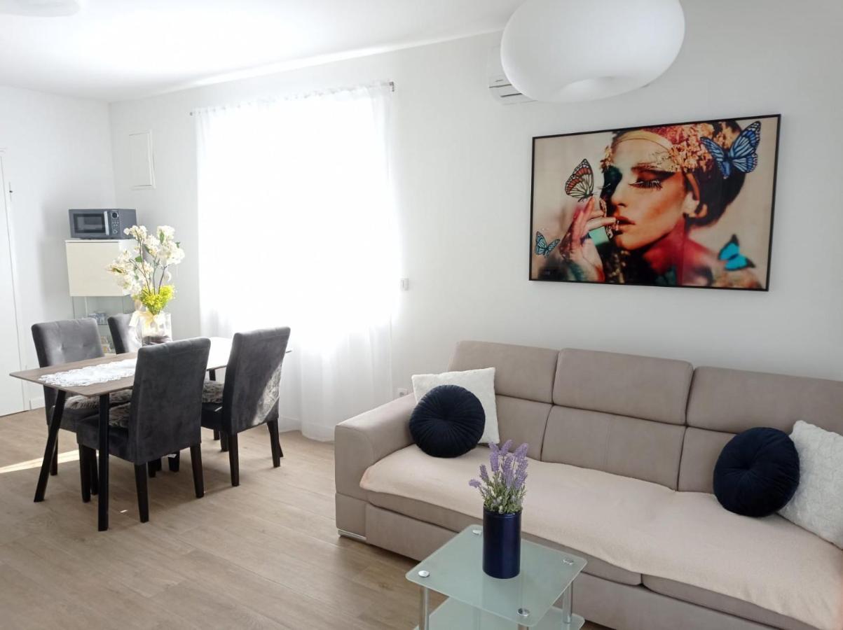Apartman Franc S Vir Luaran gambar